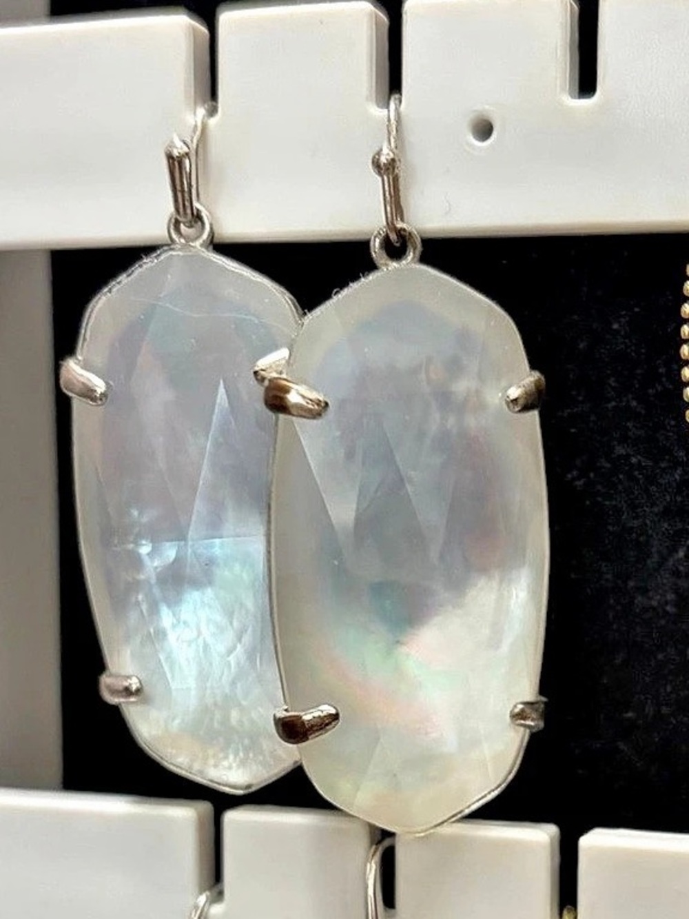 Kendra Scott Drop Earrings (White Mother of Pearl)